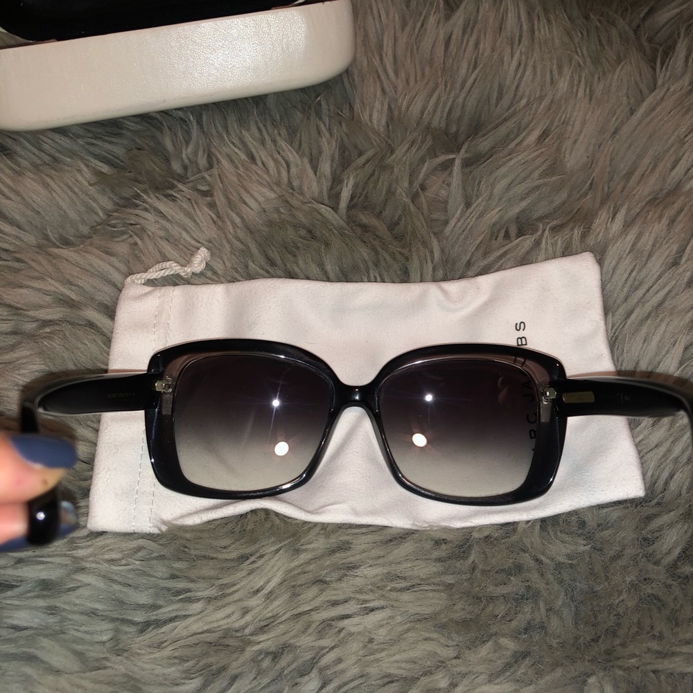 MARC JACOBS Sunglasses🖤 - Picture 4 of 7